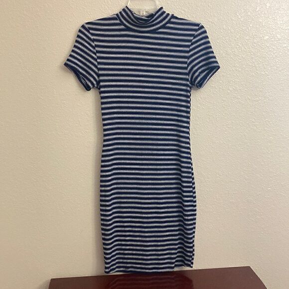 👗👗Active USA Navy & White Striped Dress!! - Picture 3 of 6